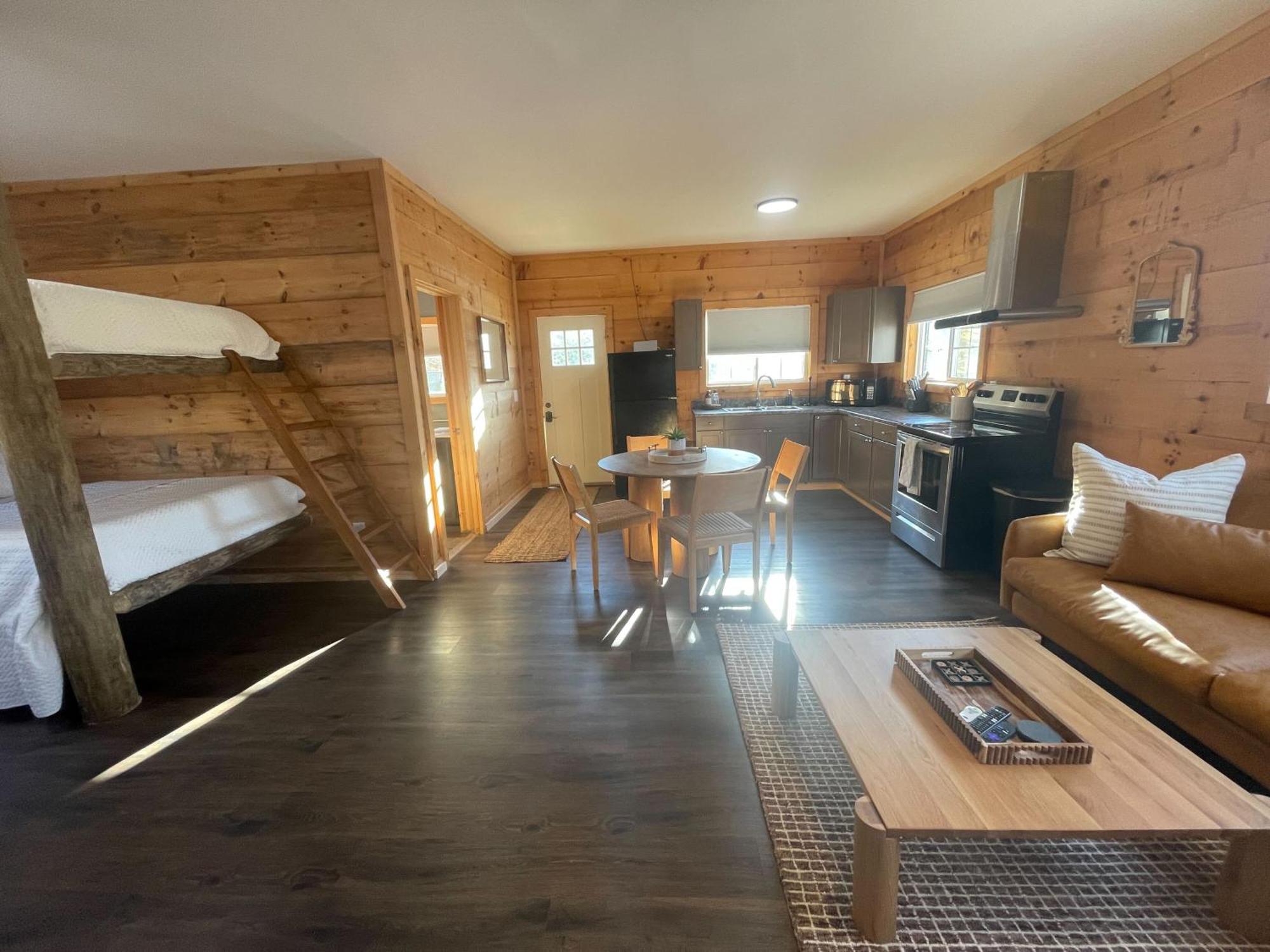Pine Creek Cabins & Camping Resort South Bloomingville ภายนอก รูปภาพ